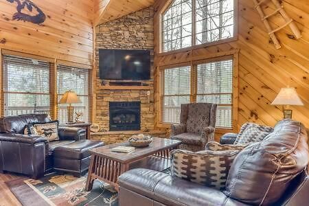 Вилла The Great Escape - Min From Parkway With Hot Tub Гатлинбург Экстерьер фото
