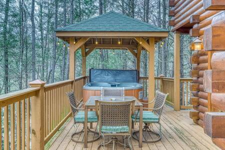 Вилла The Great Escape - Min From Parkway With Hot Tub Гатлинбург Экстерьер фото