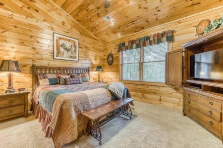 Вилла The Great Escape - Min From Parkway With Hot Tub Гатлинбург Экстерьер фото