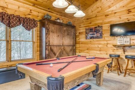 Вилла The Great Escape - Min From Parkway With Hot Tub Гатлинбург Экстерьер фото